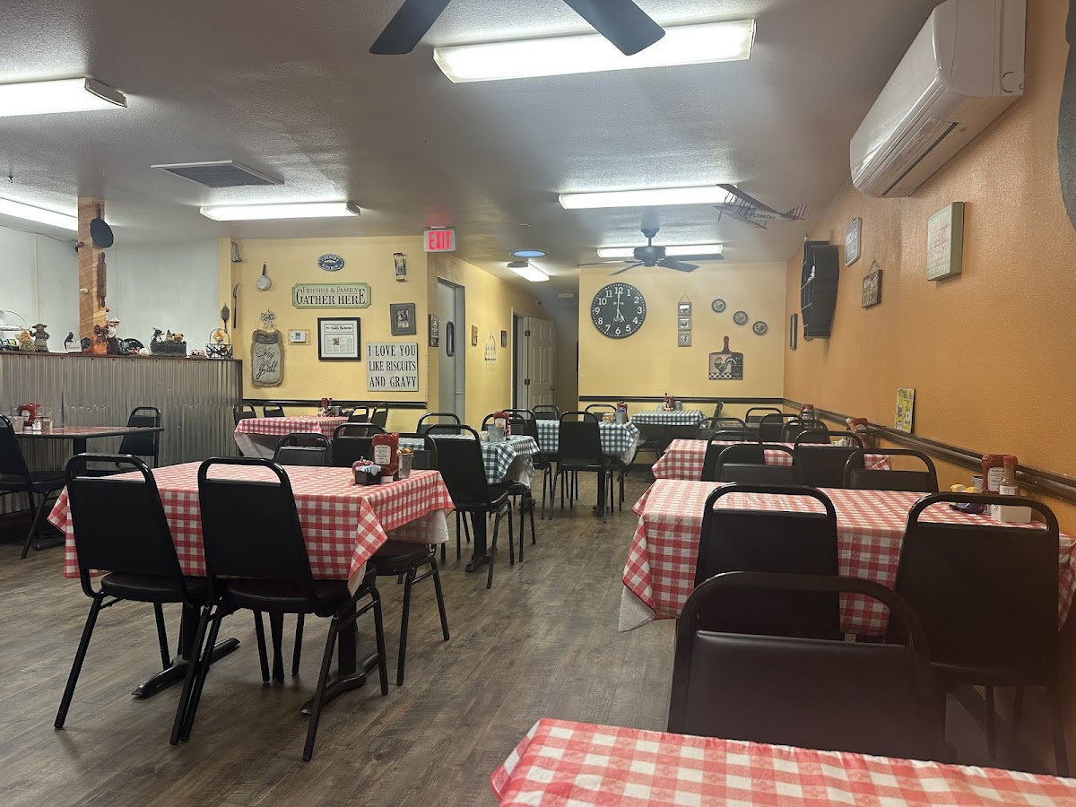 Flo's Country Cafe